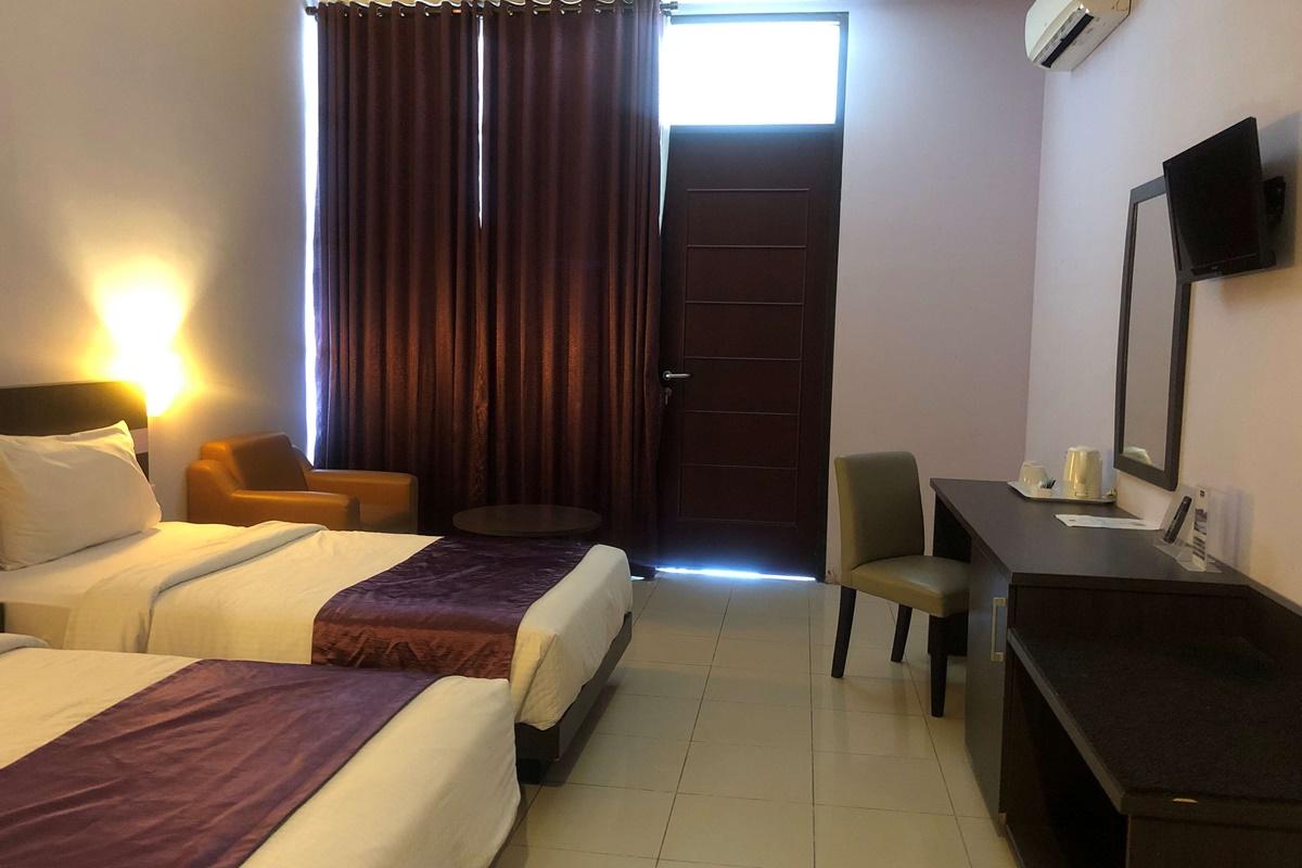 Kyriad Sadurengas Hotel Tanah Grogot Exterior foto
