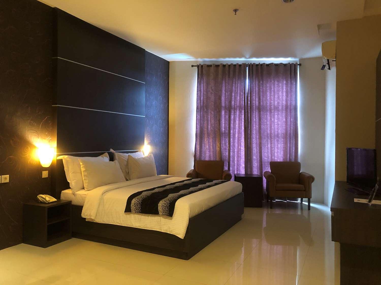 Kyriad Sadurengas Hotel Tanah Grogot Exterior foto