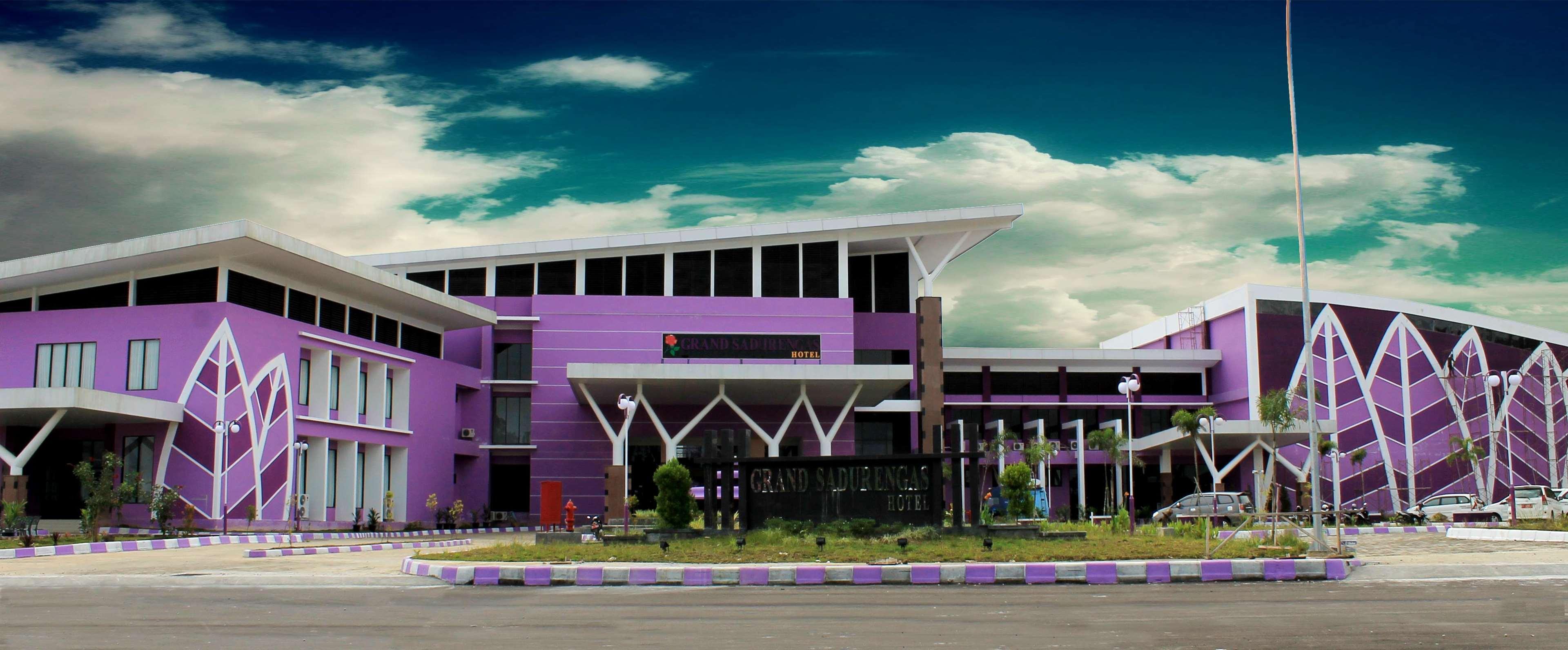Kyriad Sadurengas Hotel Tanah Grogot Exterior foto
