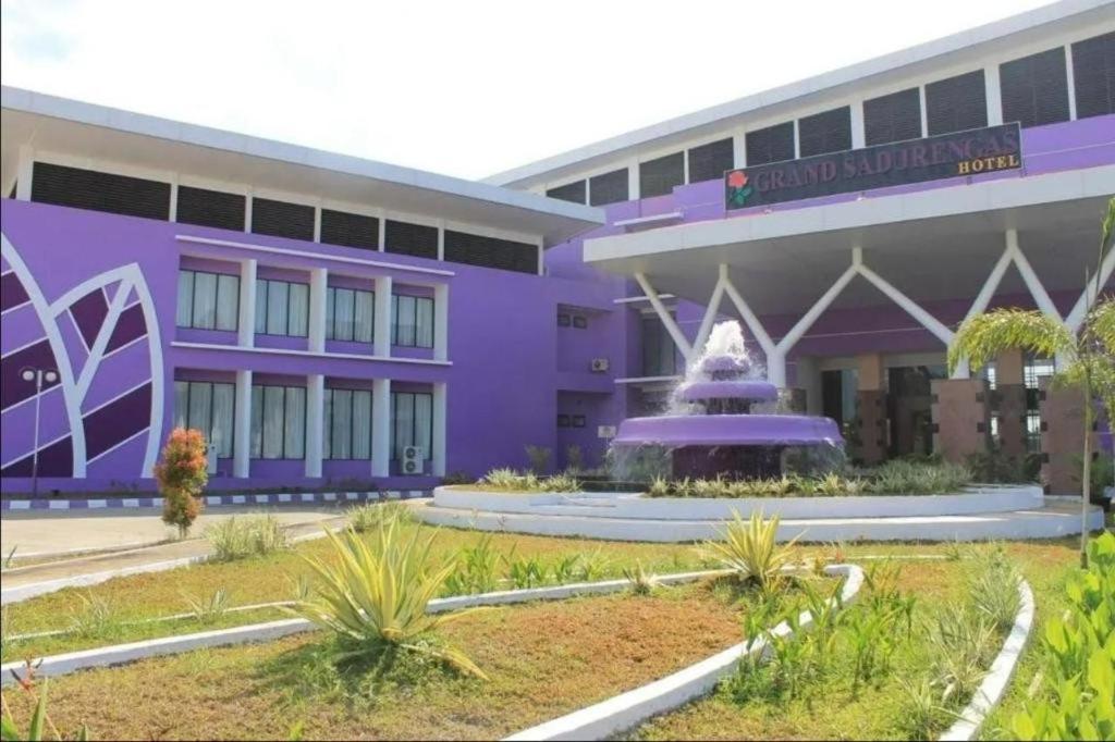 Kyriad Sadurengas Hotel Tanah Grogot Exterior foto